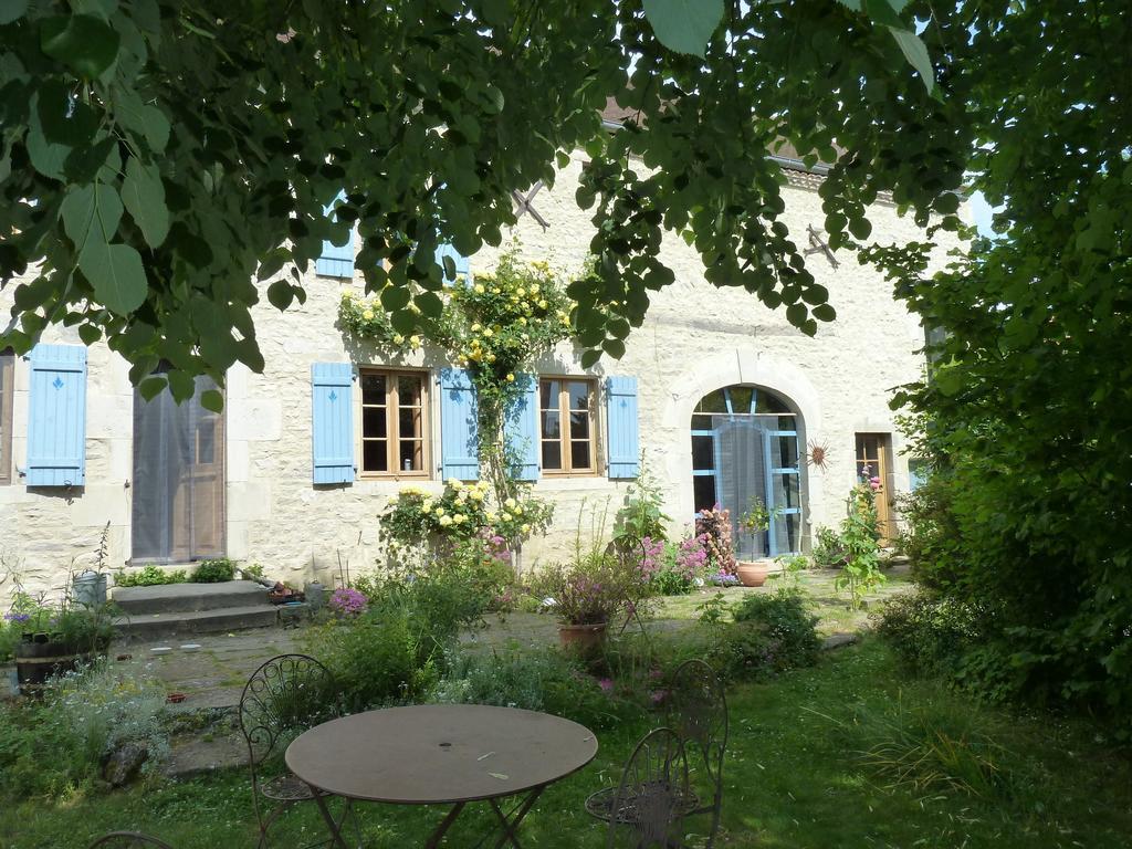 Le vieux vélo Bed and Breakfast Chaptuzat Exterior foto