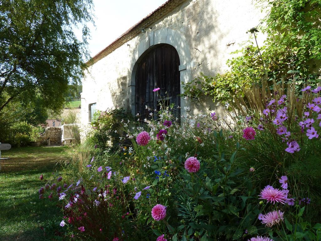 Le vieux vélo Bed and Breakfast Chaptuzat Exterior foto