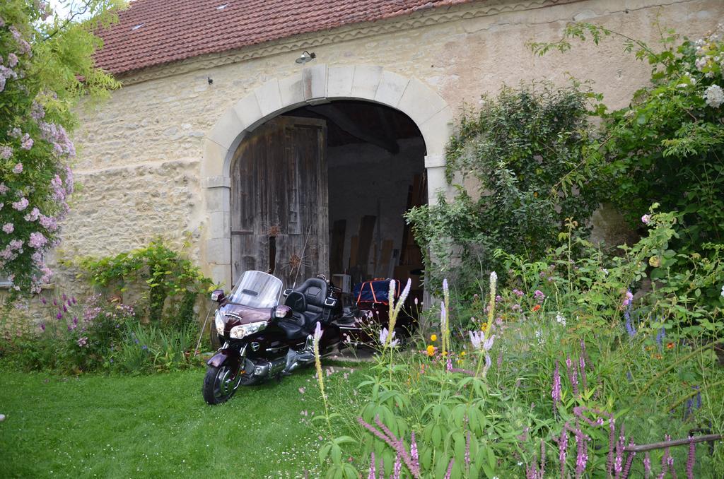 Le vieux vélo Bed and Breakfast Chaptuzat Exterior foto