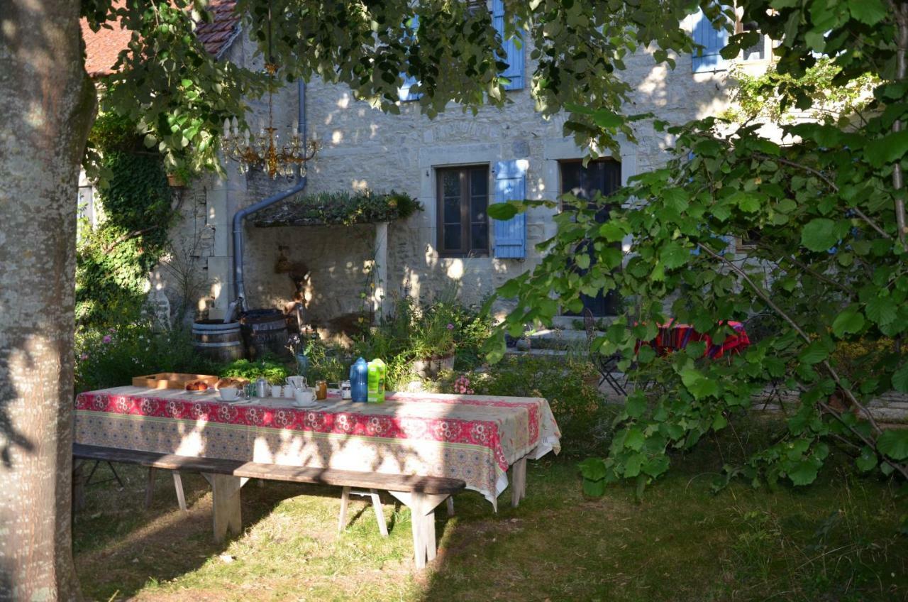 Le vieux vélo Bed and Breakfast Chaptuzat Exterior foto