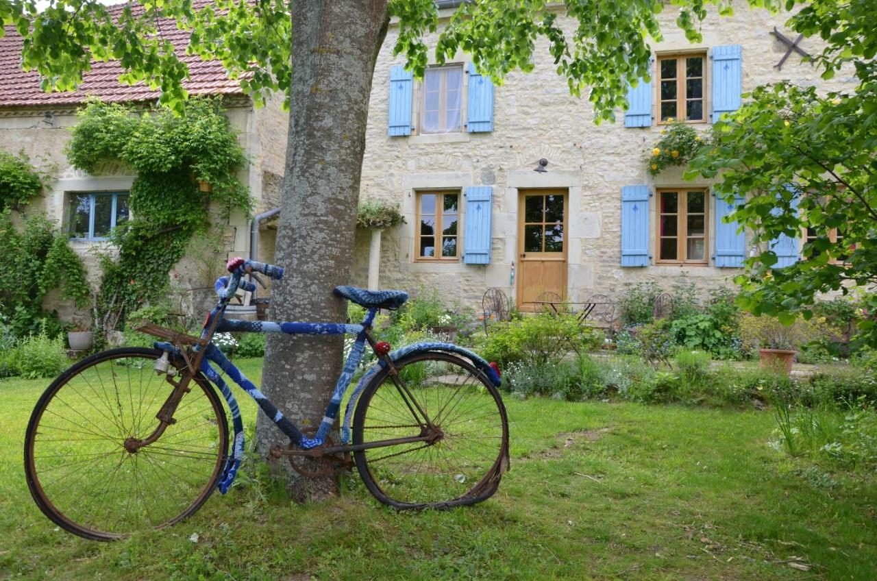 Le vieux vélo Bed and Breakfast Chaptuzat Exterior foto