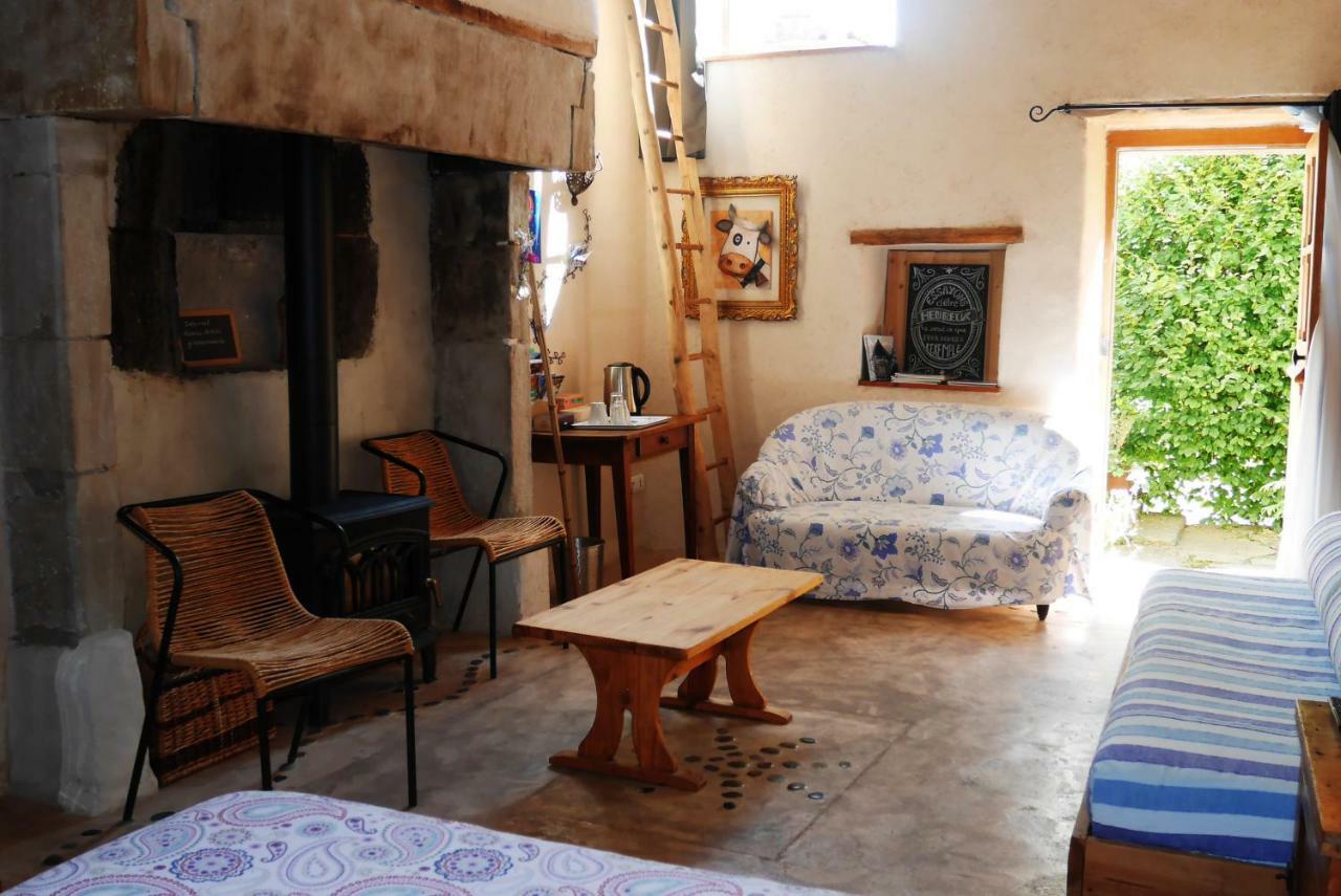 Le vieux vélo Bed and Breakfast Chaptuzat Exterior foto