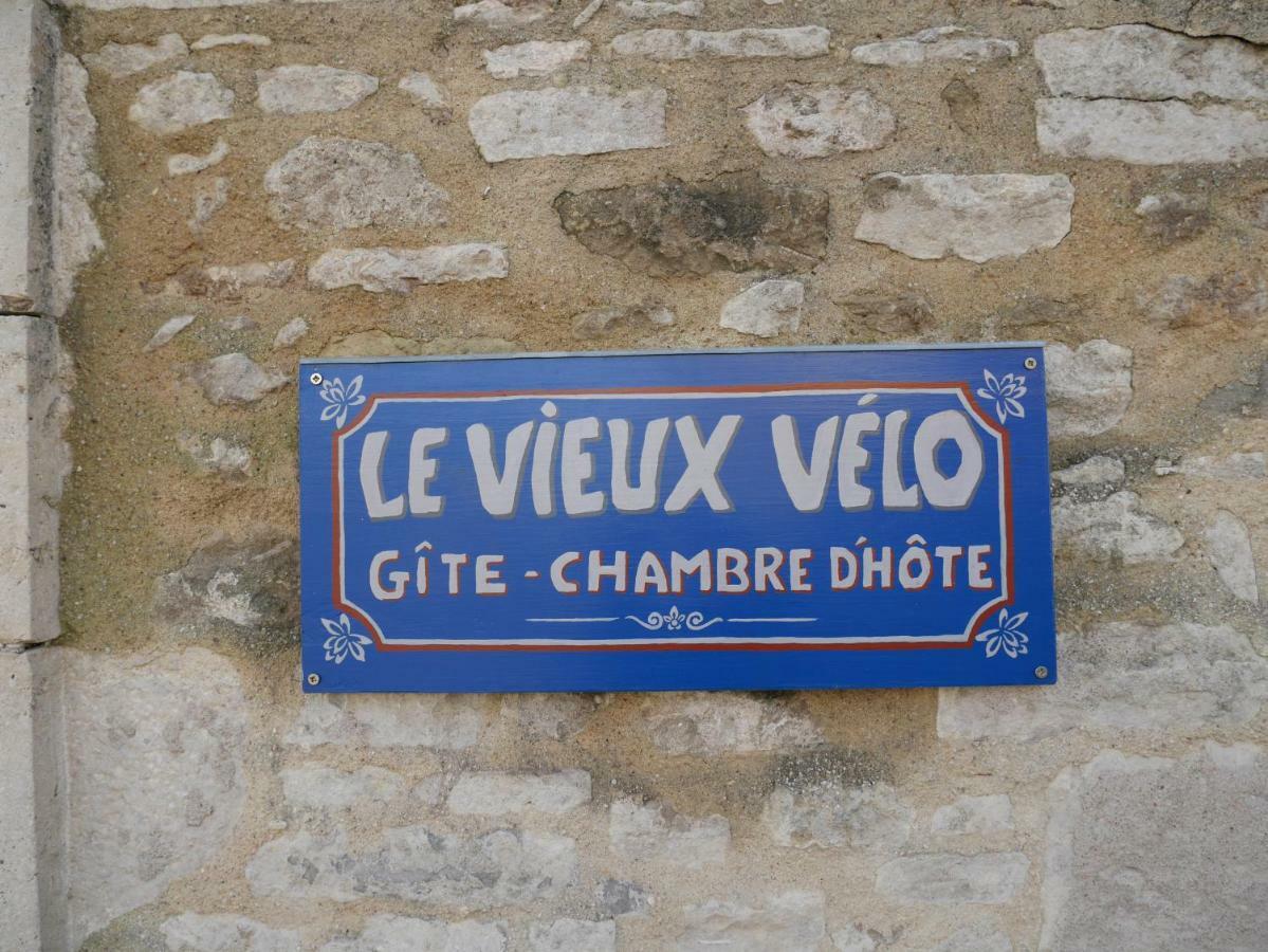 Le vieux vélo Bed and Breakfast Chaptuzat Exterior foto